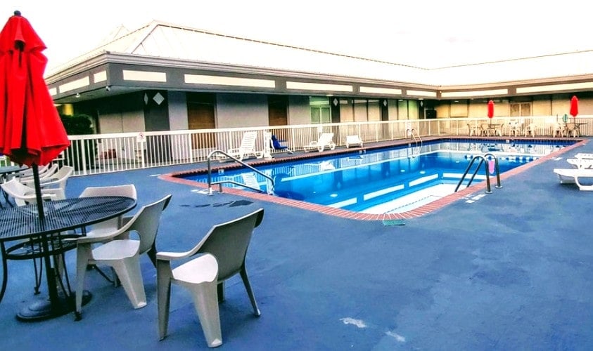 Swimming pool at Quality Inn