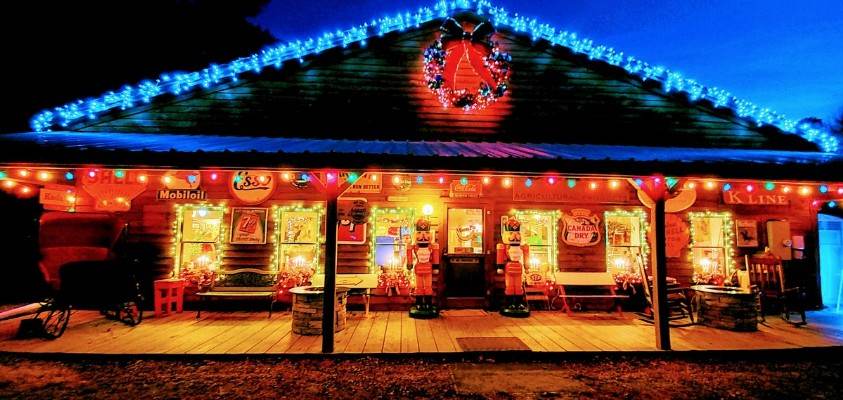 Old Fashioned Christmas Country Store