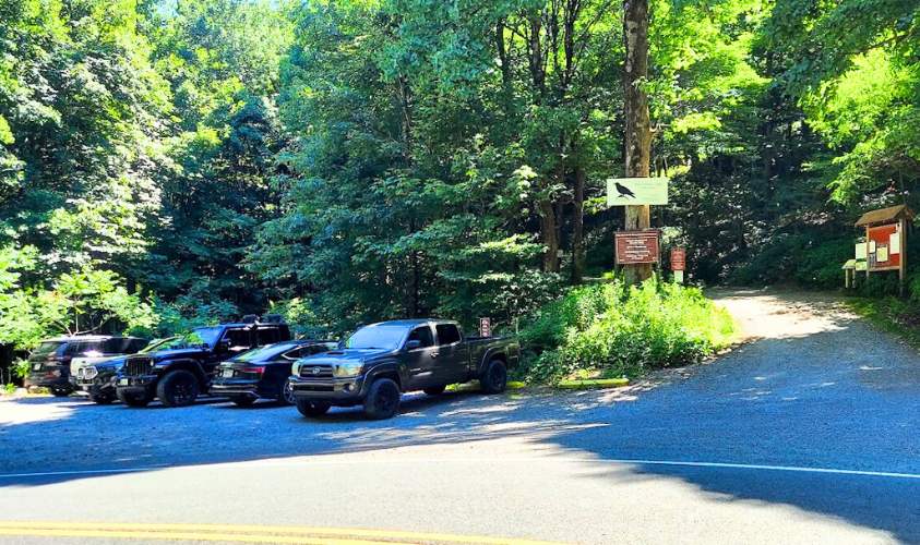 Parking lot at the hike to the Channels near Abingdon, VA